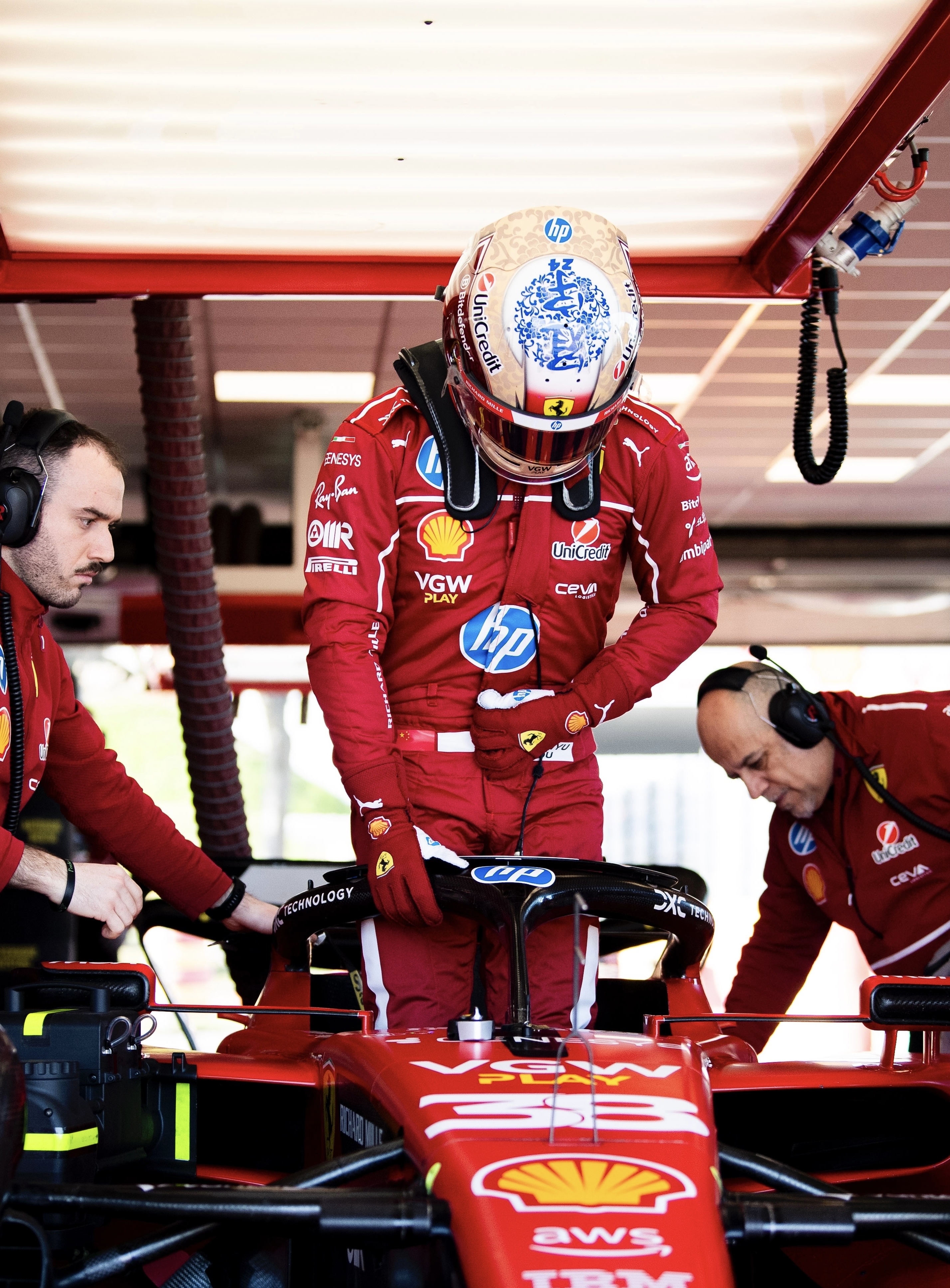 关于索伯车队鏖战威廉姆斯，周冠宇点燃赛场的信息