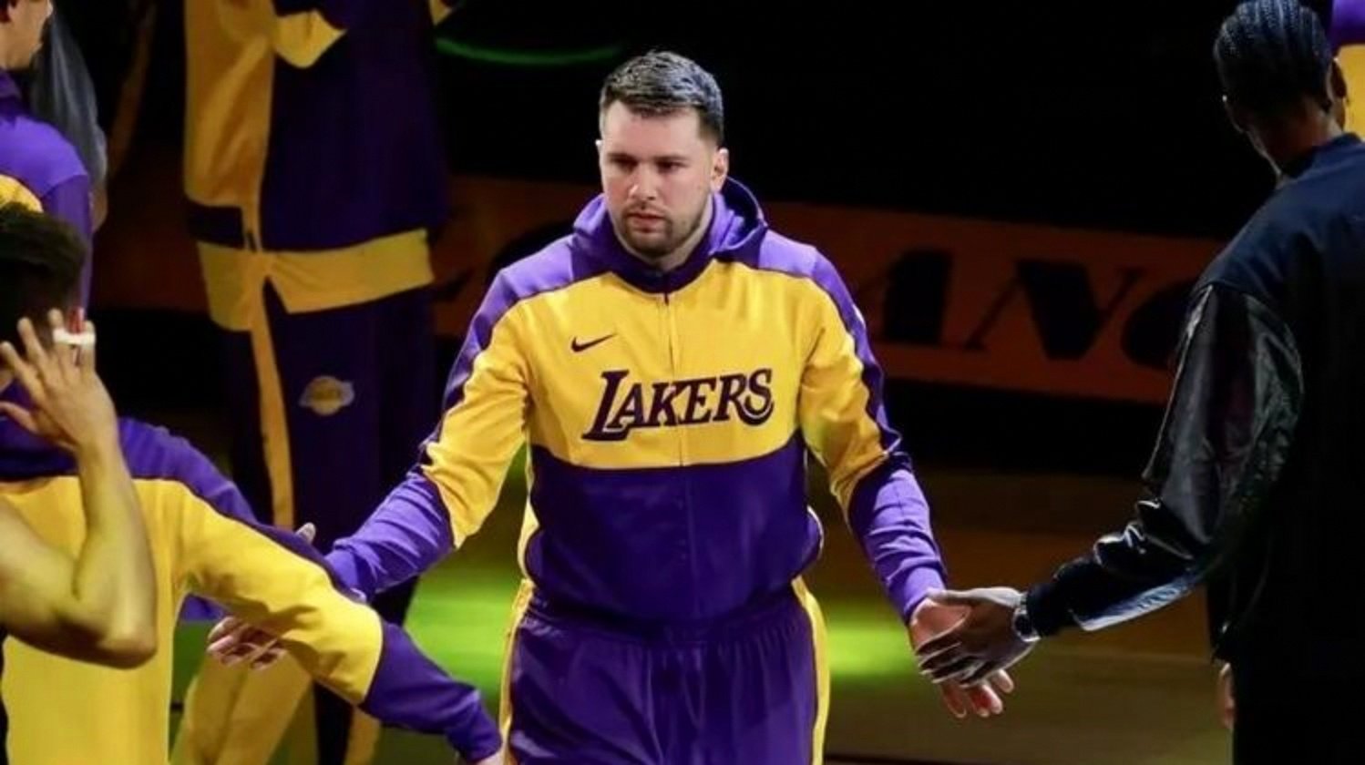 山东队碾压四川队，东契奇状态火热