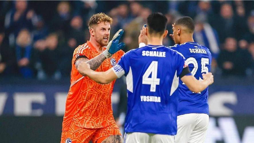 沙尔克客场逼平，保持不败纪录不败