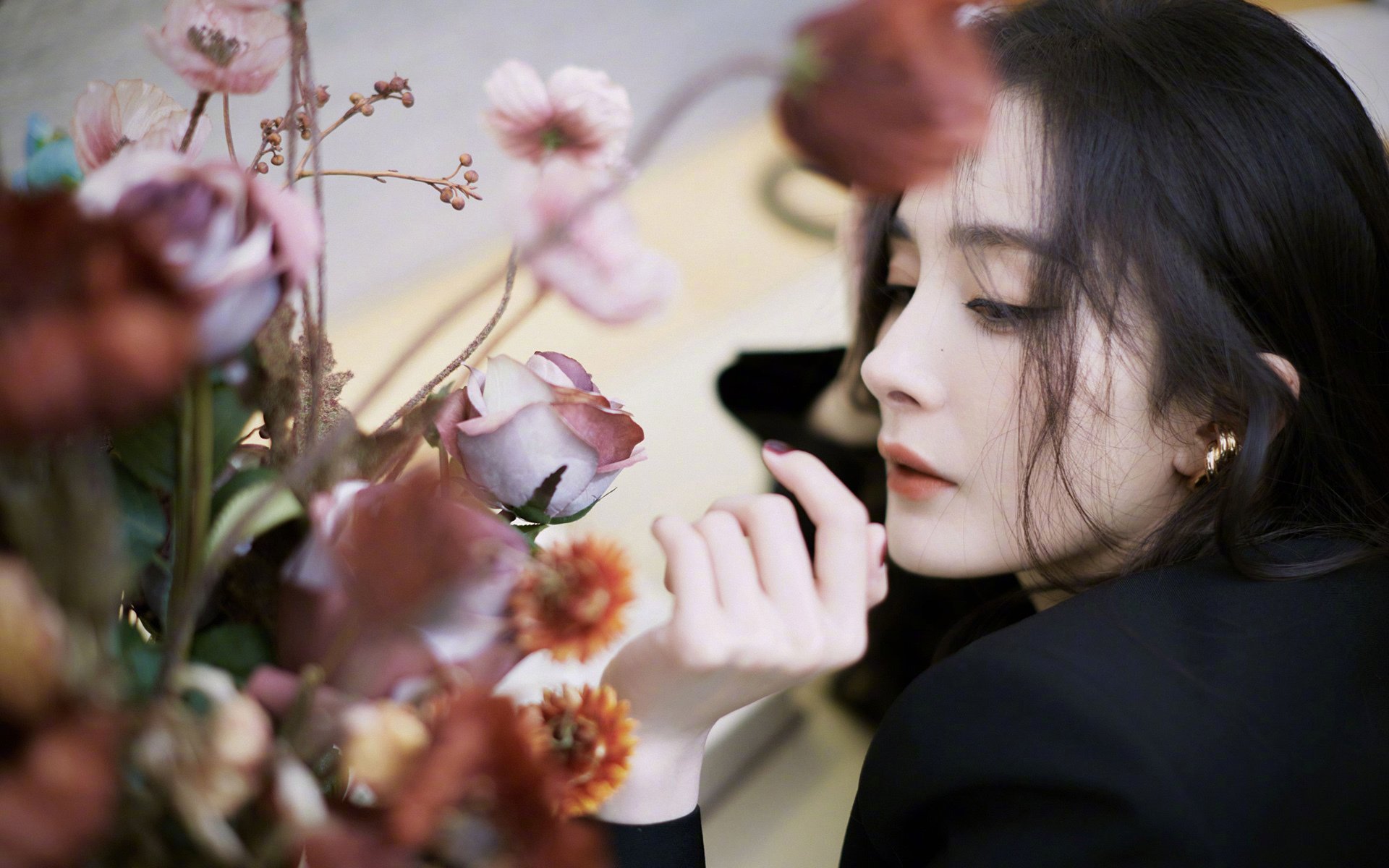 欧冠淘汰赛焦点战,拉齐奥强势晋级,智利双子星闪耀